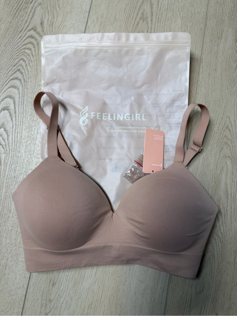 NWT Feelingirl Everyday Wireless Bra Nude Size Small